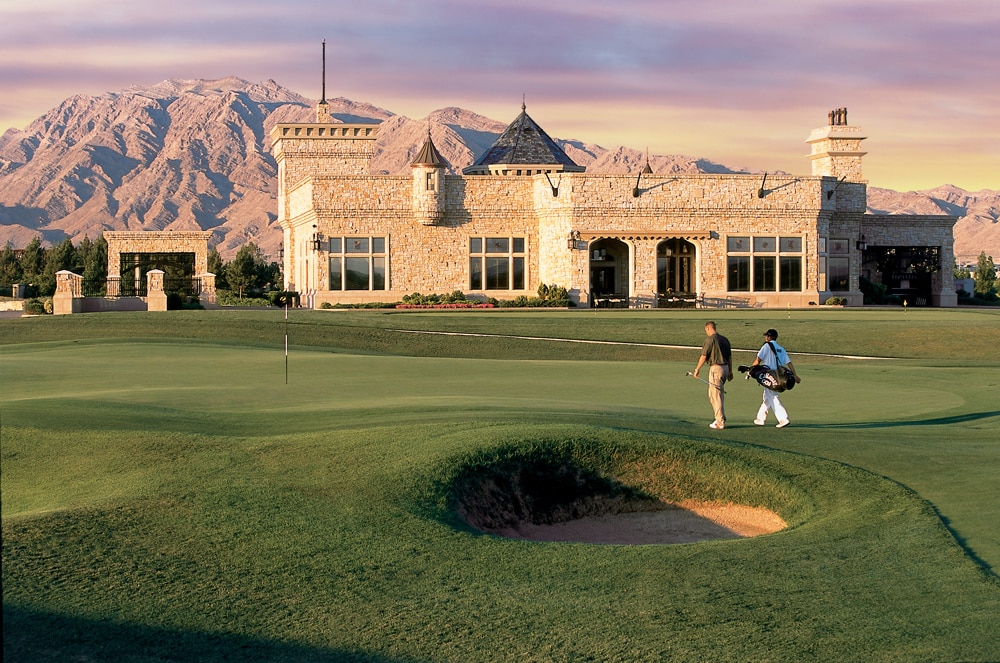 Das Clubhaus des Royal Links Golf Clubs mit dem Grün der Bahn 9. Foto Walters Golf