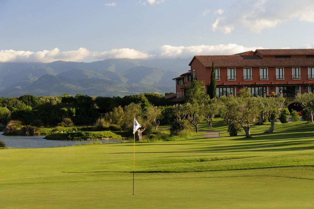 Loch 18 mit Hotel - © Peralada Gruppe